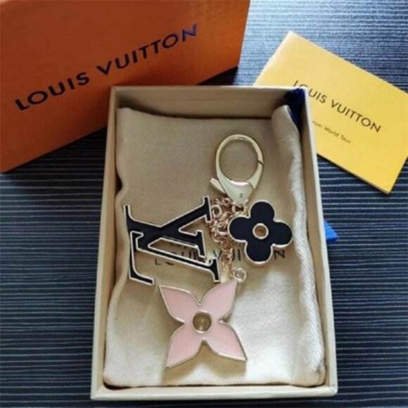 Louis Vuitton Fashion Statement Key Ring - Picture 1 of 4